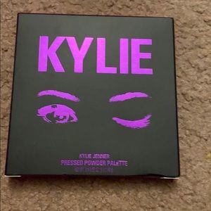 Kylie jenner eyeshadow pallete new